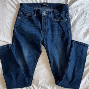 Express mid-rise cropped legging dark wash Jeans.  Size 6.